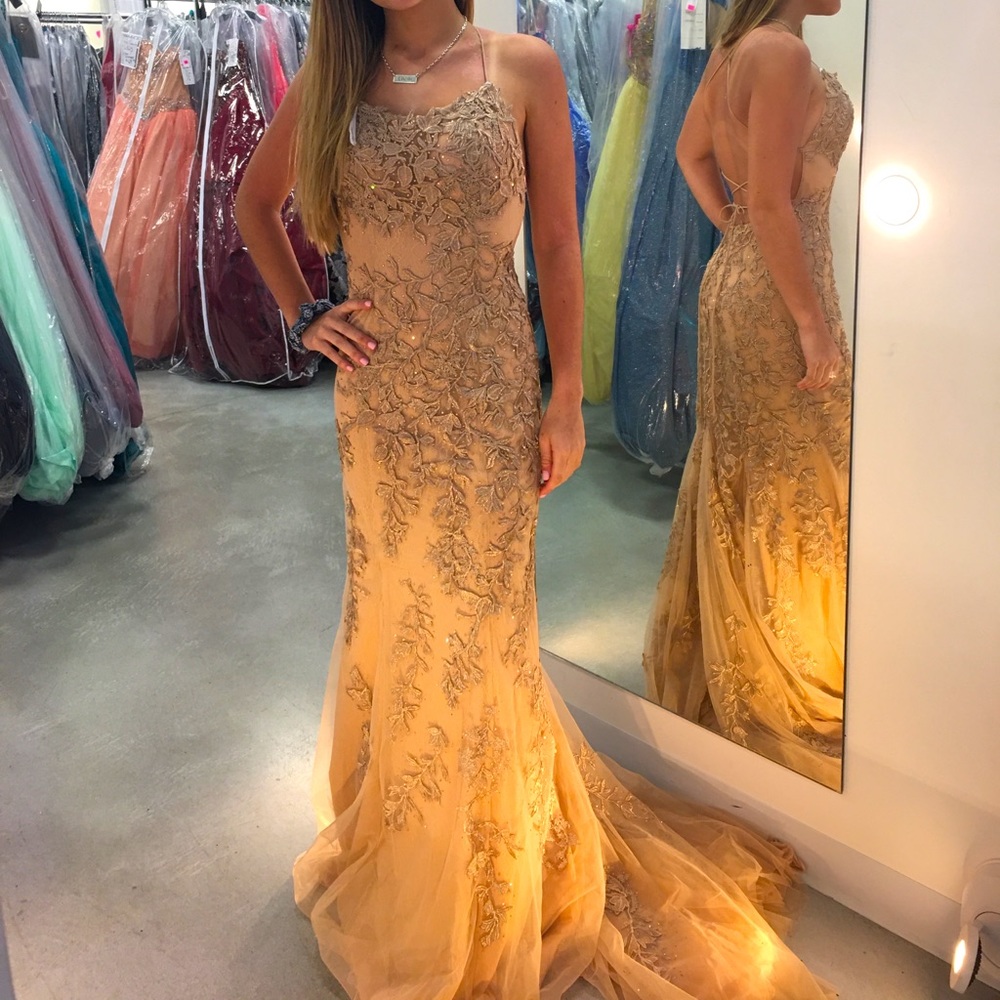 Sherri Hill champagne prom dress size 00